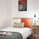아파트 Modern 2 Bedroom Close To Center