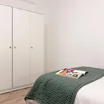 Modern 2 Bedroom Close To Center *
