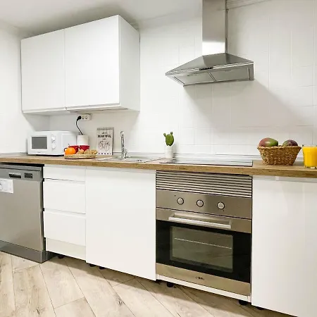 Modern 2 Bedroom Close To Center Appartement *