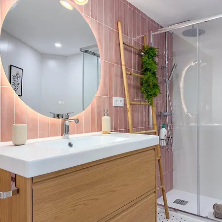 아파트 Modern 2 Bedroom Close To Center *